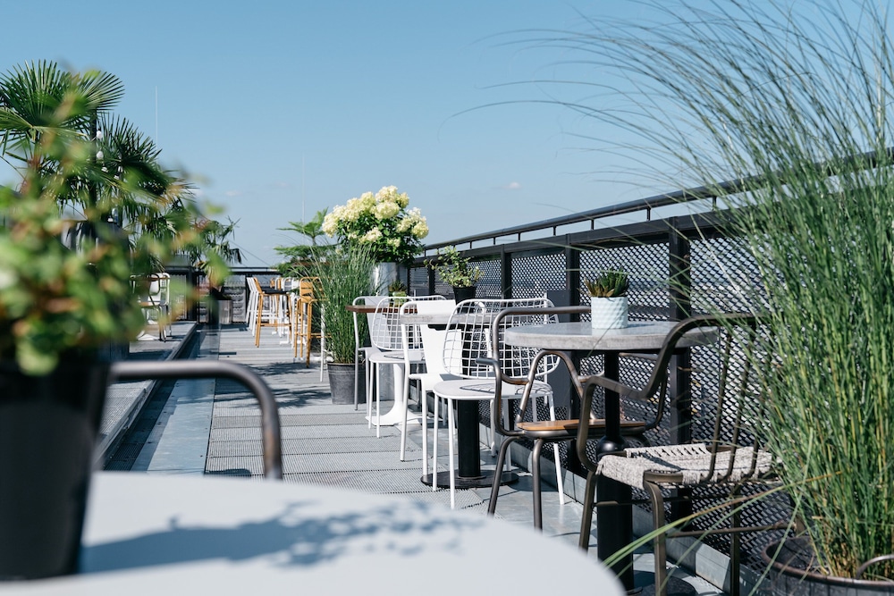Ruby Luna Hotel Dusseldorf by IHG — Restaurant & bars in Düsseldorf, North Rhine-Westphalia