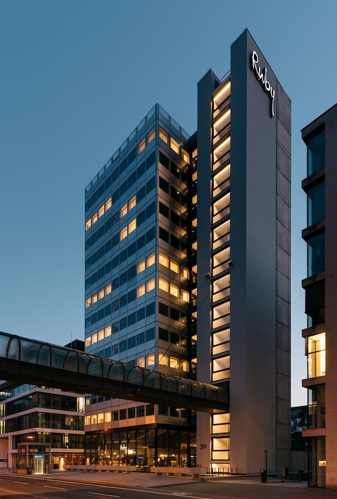 Ruby Luna Hotel Dusseldorf by IHG — Hotel building in Düsseldorf, North Rhine-Westphalia