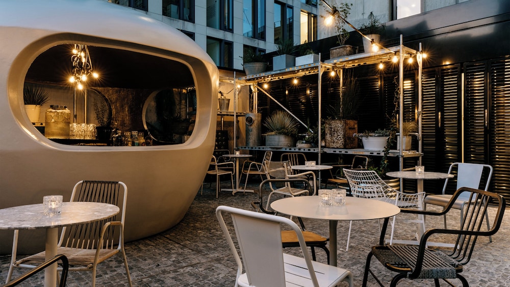 Ruby Luna Hotel Dusseldorf by IHG — Restaurant & bars in Düsseldorf, North Rhine-Westphalia