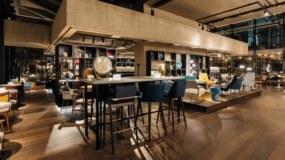 Ruby Luna Hotel Dusseldorf by IHG — Restaurant & bars in Düsseldorf, North Rhine-Westphalia