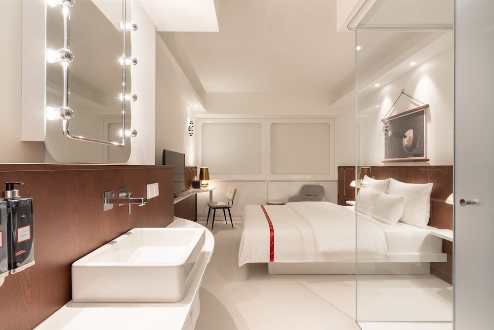 Ruby Luna Hotel Dusseldorf by IHG — Hotel rooms in Düsseldorf, North Rhine-Westphalia