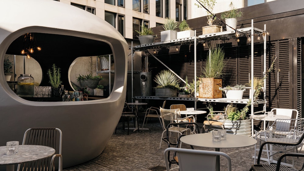 Ruby Luna Hotel Dusseldorf by IHG — Restaurant & bars in Düsseldorf, North Rhine-Westphalia