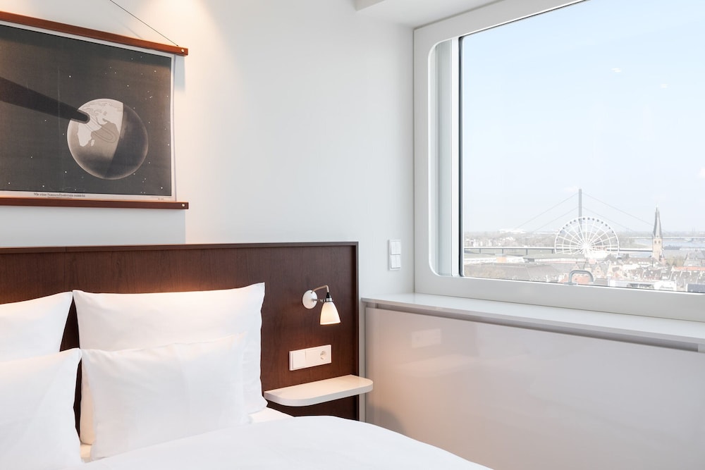 Ruby Luna Hotel Dusseldorf by IHG — Hotel rooms in Düsseldorf, North Rhine-Westphalia