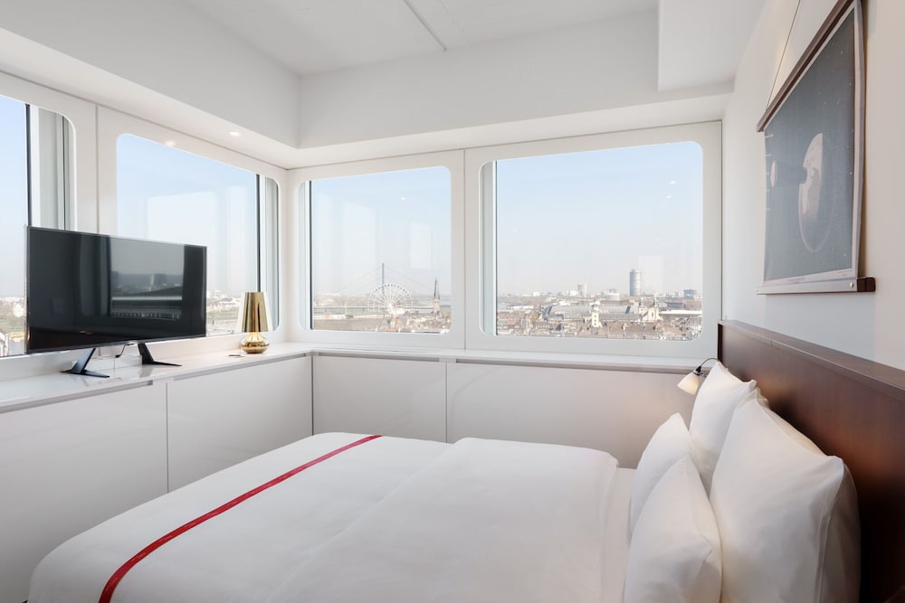 Ruby Luna Hotel Dusseldorf by IHG — Hotel rooms in Düsseldorf, North Rhine-Westphalia