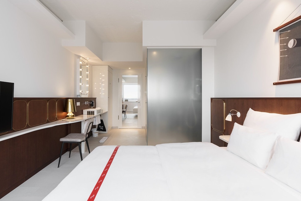 Ruby Luna Hotel Dusseldorf by IHG — Hotel rooms in Düsseldorf, North Rhine-Westphalia