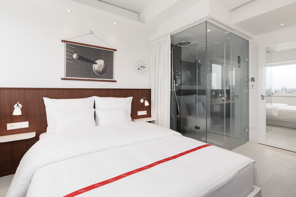 Ruby Luna Hotel Dusseldorf by IHG — Hotel rooms in Düsseldorf, North Rhine-Westphalia