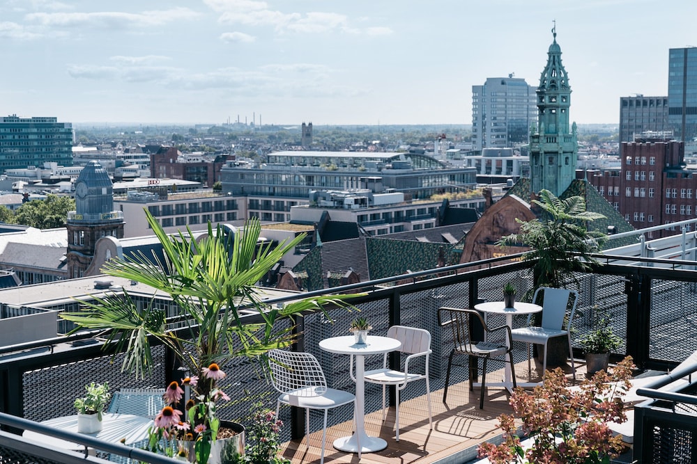 Ruby Luna Hotel Dusseldorf by IHG — Restaurant & bars in Düsseldorf, North Rhine-Westphalia