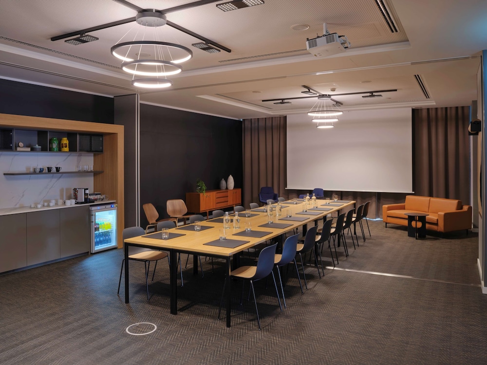 Adina Apartment Hotel Cologne — Hotel rooms in Cologne, North Rhine-Westphalia