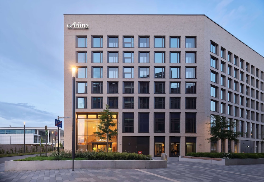 Adina Apartment Hotel Cologne — Hotel building in Cologne, North Rhine-Westphalia