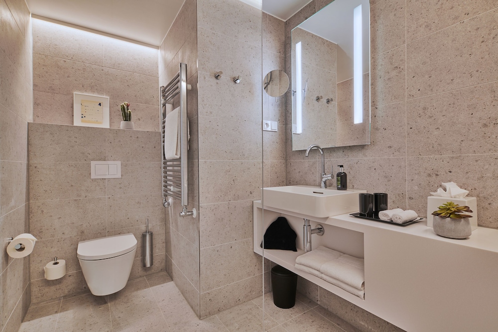 Adina Apartment Hotel Cologne — Hotel rooms in Cologne, North Rhine-Westphalia