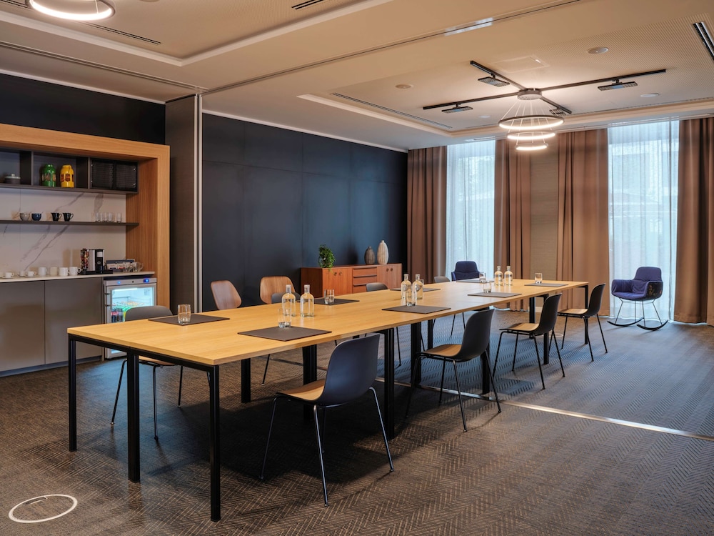 Adina Apartment Hotel Cologne — Restaurant & bars in Cologne, North Rhine-Westphalia