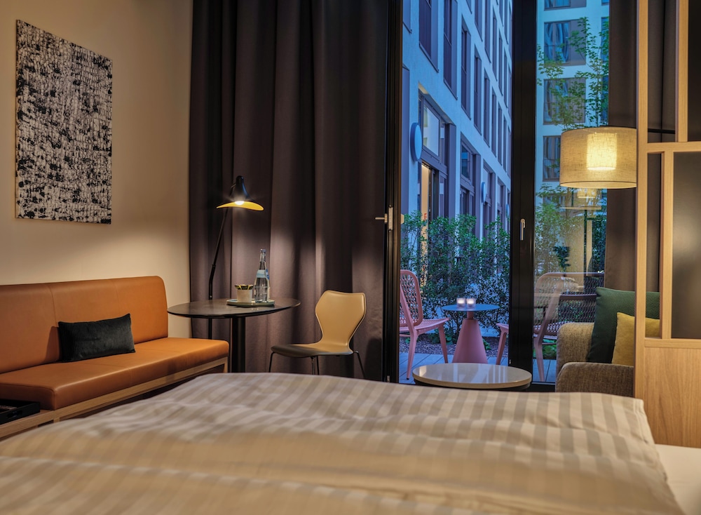 Adina Apartment Hotel Cologne — Hotel rooms in Cologne, North Rhine-Westphalia