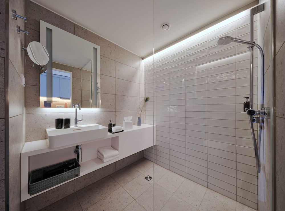 Adina Apartment Hotel Cologne — Hotel rooms in Cologne, North Rhine-Westphalia