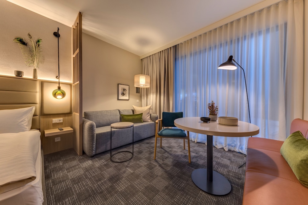 Adina Apartment Hotel Cologne — Hotel rooms in Cologne, North Rhine-Westphalia