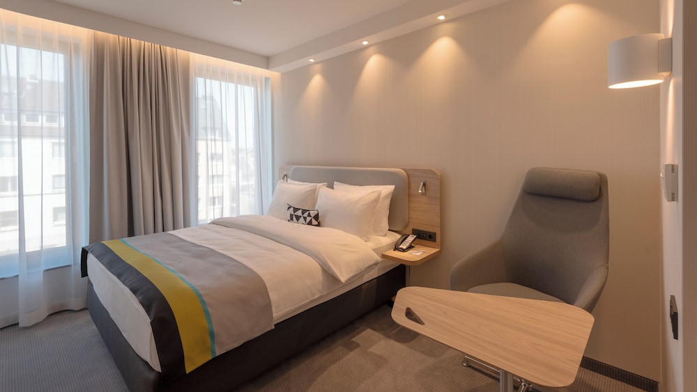 Holiday Inn Express Düsseldorf – Hauptbahnhof by IHG — Hotel rooms in Düsseldorf, North Rhine-Westphalia