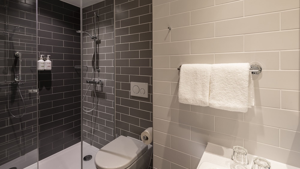 Holiday Inn Express Düsseldorf – Hauptbahnhof by IHG — Hotel rooms in Düsseldorf, North Rhine-Westphalia