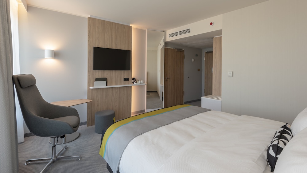 Holiday Inn Express Düsseldorf – Hauptbahnhof by IHG — Hotel rooms in Düsseldorf, North Rhine-Westphalia