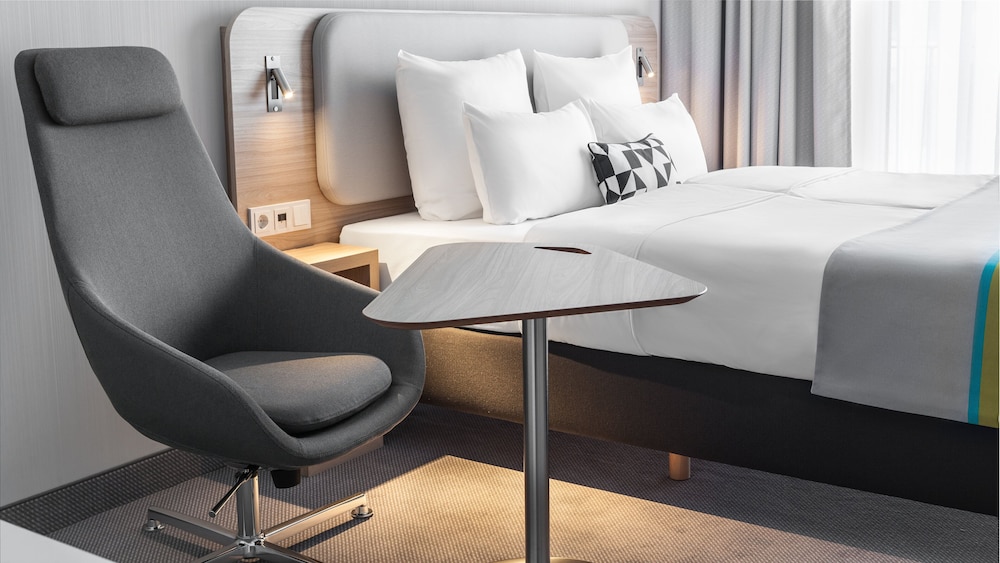Holiday Inn Express Düsseldorf – Hauptbahnhof by IHG — Hotel rooms in Düsseldorf, North Rhine-Westphalia
