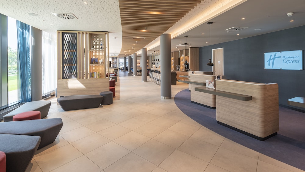 Holiday Inn Express Düsseldorf – Hauptbahnhof by IHG — Restaurant & bars in Düsseldorf, North Rhine-Westphalia