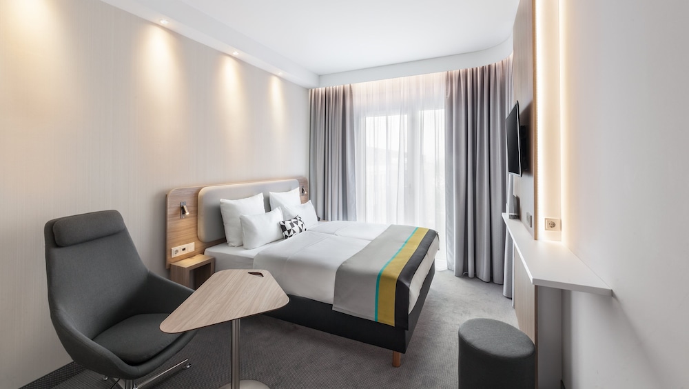 Holiday Inn Express Düsseldorf – Hauptbahnhof by IHG — Hotel rooms in Düsseldorf, North Rhine-Westphalia