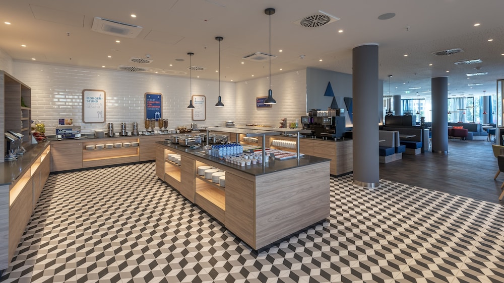 Holiday Inn Express Düsseldorf – Hauptbahnhof by IHG — Restaurant & bars in Düsseldorf, North Rhine-Westphalia