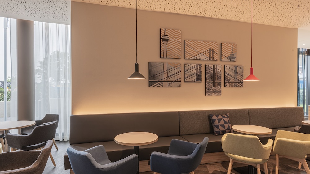 Holiday Inn Express Düsseldorf – Hauptbahnhof by IHG — Restaurant & bars in Düsseldorf, North Rhine-Westphalia