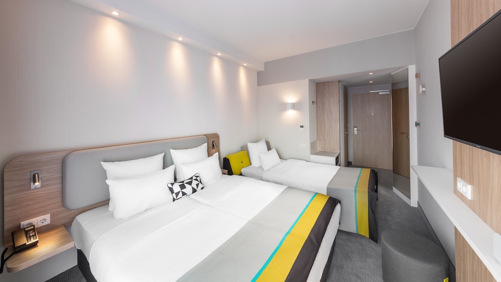 Holiday Inn Express Düsseldorf – Hauptbahnhof by IHG — Hotel rooms in Düsseldorf, North Rhine-Westphalia