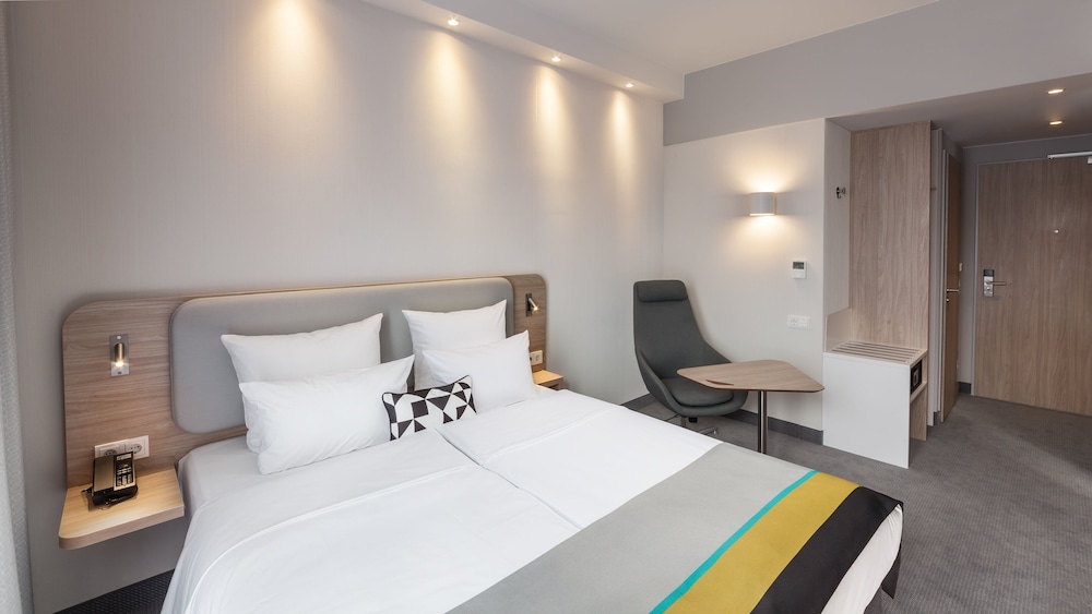 Holiday Inn Express Düsseldorf – Hauptbahnhof by IHG — Hotel rooms in Düsseldorf, North Rhine-Westphalia