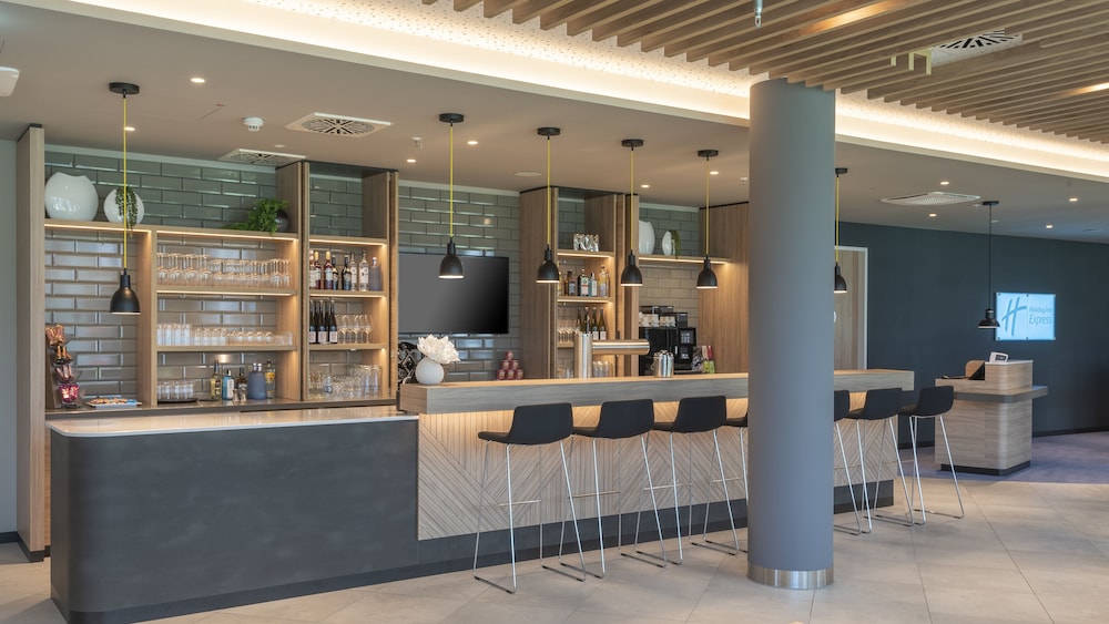 Holiday Inn Express Düsseldorf – Hauptbahnhof by IHG — Restaurant & bars in Düsseldorf, North Rhine-Westphalia
