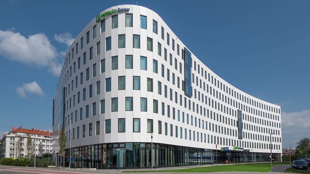 Holiday Inn Express Düsseldorf – Hauptbahnhof by IHG — Hotel building in Düsseldorf, North Rhine-Westphalia