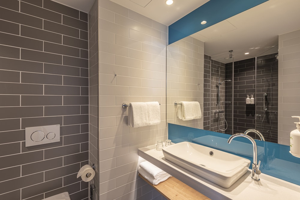 Holiday Inn Express Düsseldorf – Hauptbahnhof by IHG — Hotel rooms in Düsseldorf, North Rhine-Westphalia