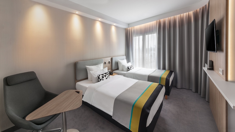 Holiday Inn Express Düsseldorf – Hauptbahnhof by IHG — Hotel rooms in Düsseldorf, North Rhine-Westphalia