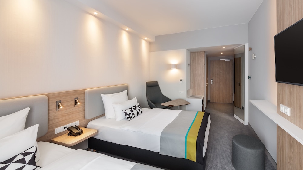 Holiday Inn Express Düsseldorf – Hauptbahnhof by IHG — Hotel rooms in Düsseldorf, North Rhine-Westphalia