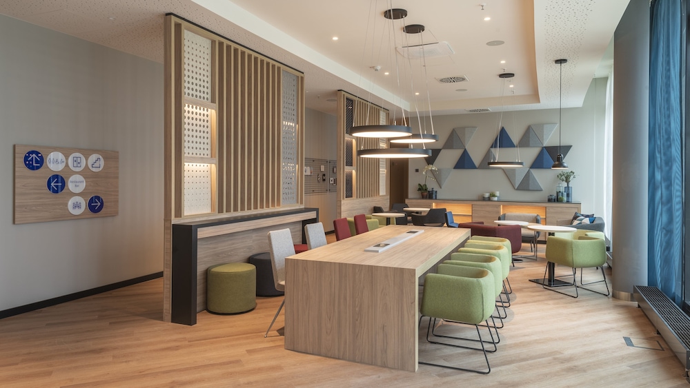 Holiday Inn Express Düsseldorf – Hauptbahnhof by IHG — Restaurant & bars in Düsseldorf, North Rhine-Westphalia