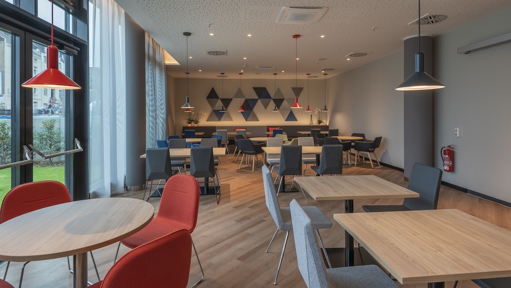 Holiday Inn Express Düsseldorf – Hauptbahnhof by IHG — Restaurant & bars in Düsseldorf, North Rhine-Westphalia