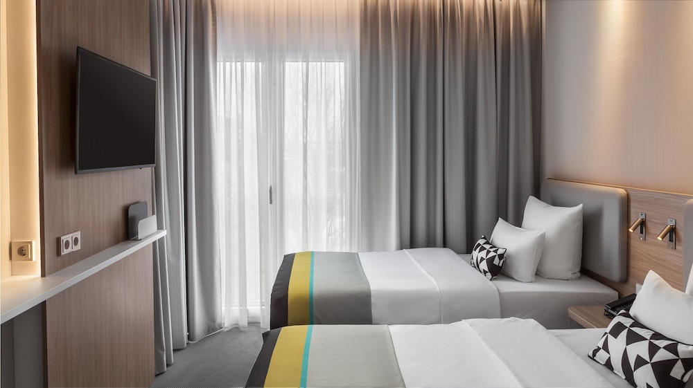 Holiday Inn Express Düsseldorf – Hauptbahnhof by IHG — Hotel rooms in Düsseldorf, North Rhine-Westphalia