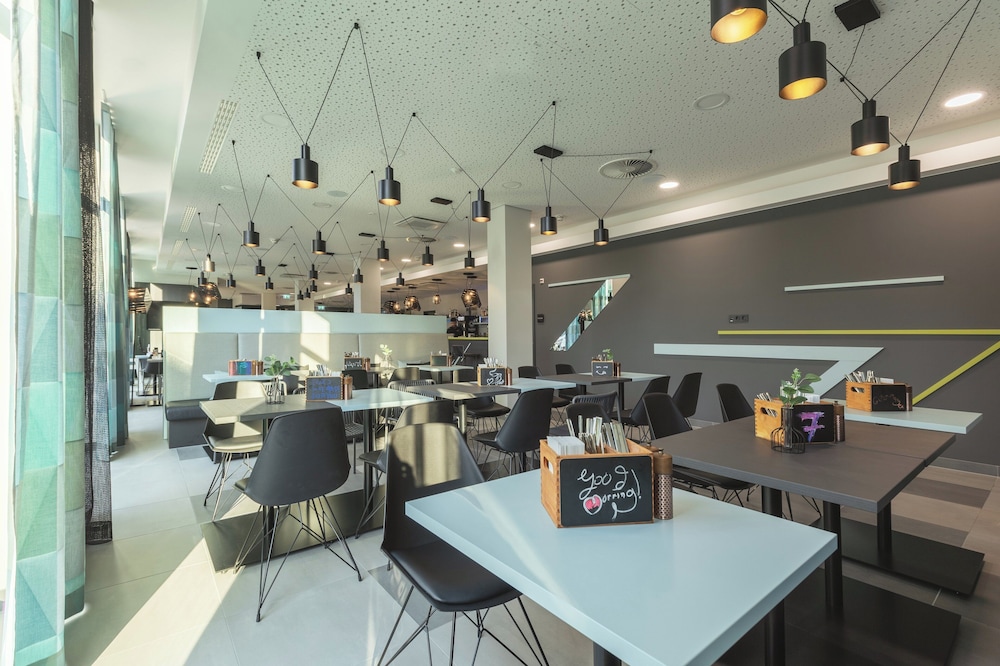 Holiday Inn - the niu, Seven Dusseldorf Ost by IHG — Restaurant & bars in Düsseldorf, North Rhine-Westphalia
