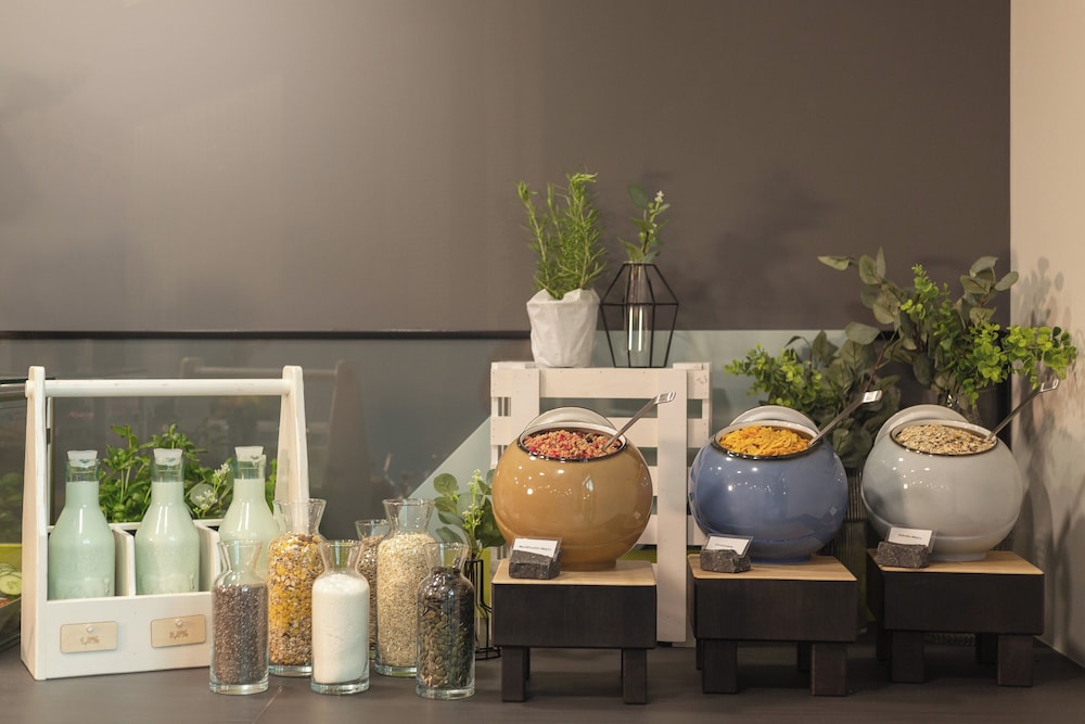 Holiday Inn - the niu, Seven Dusseldorf Ost by IHG — Restaurant & bars in Düsseldorf, North Rhine-Westphalia