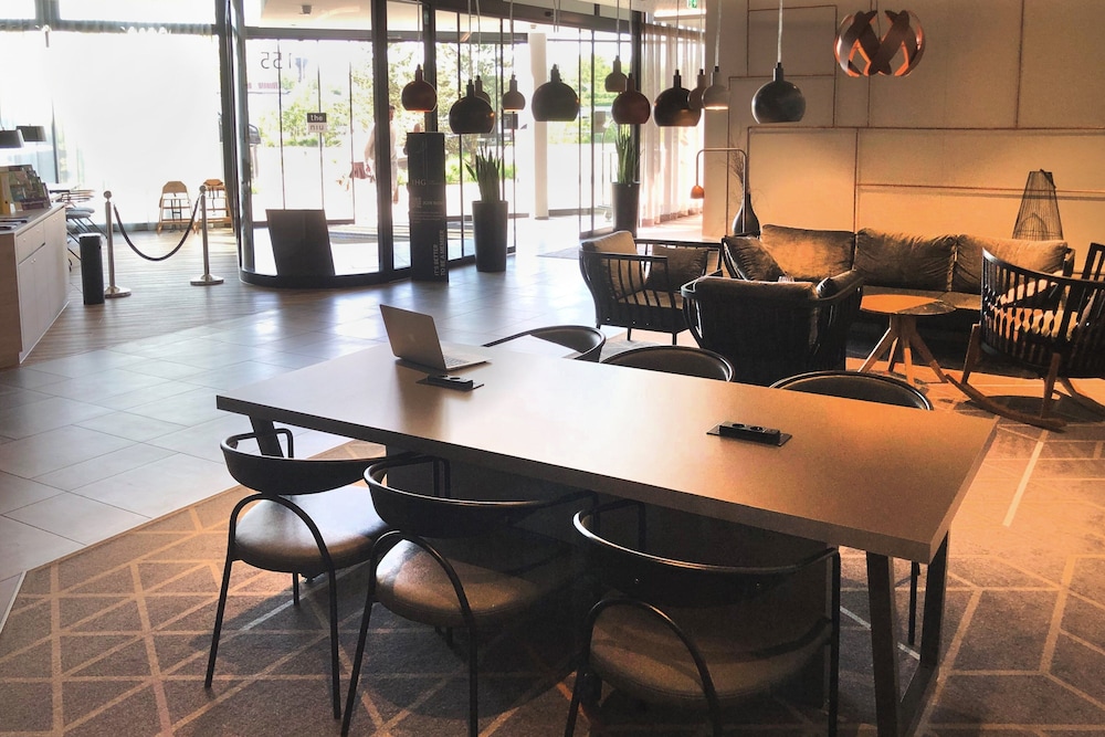 Holiday Inn - the niu, Hub Dusseldorf Messe by IHG — Restaurant & bars in Düsseldorf, North Rhine-Westphalia