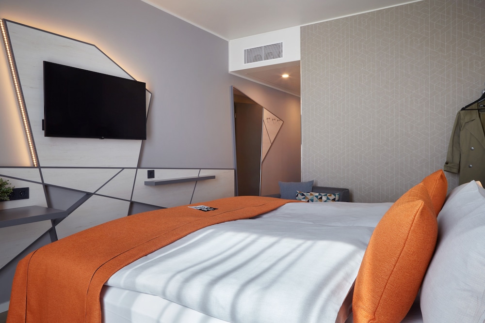 Holiday Inn - the niu, Hub Dusseldorf Messe by IHG — Hotel rooms in Düsseldorf, North Rhine-Westphalia