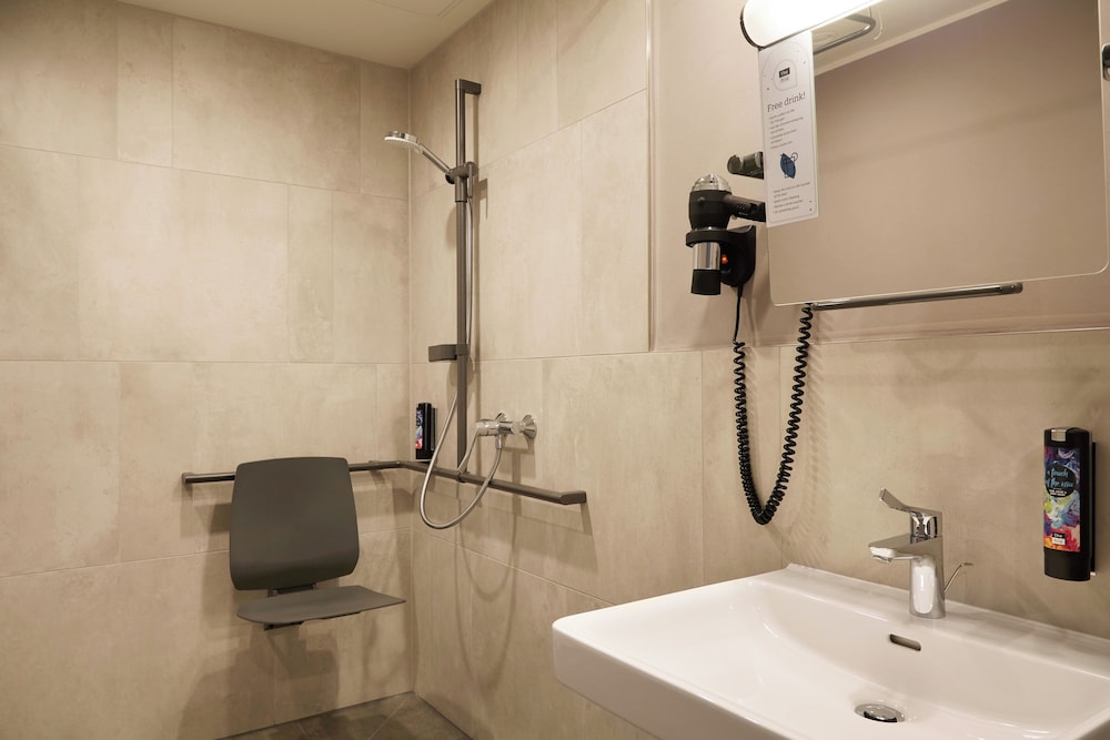 Holiday Inn - the niu, Hub Dusseldorf Messe by IHG — Hotel rooms in Düsseldorf, North Rhine-Westphalia