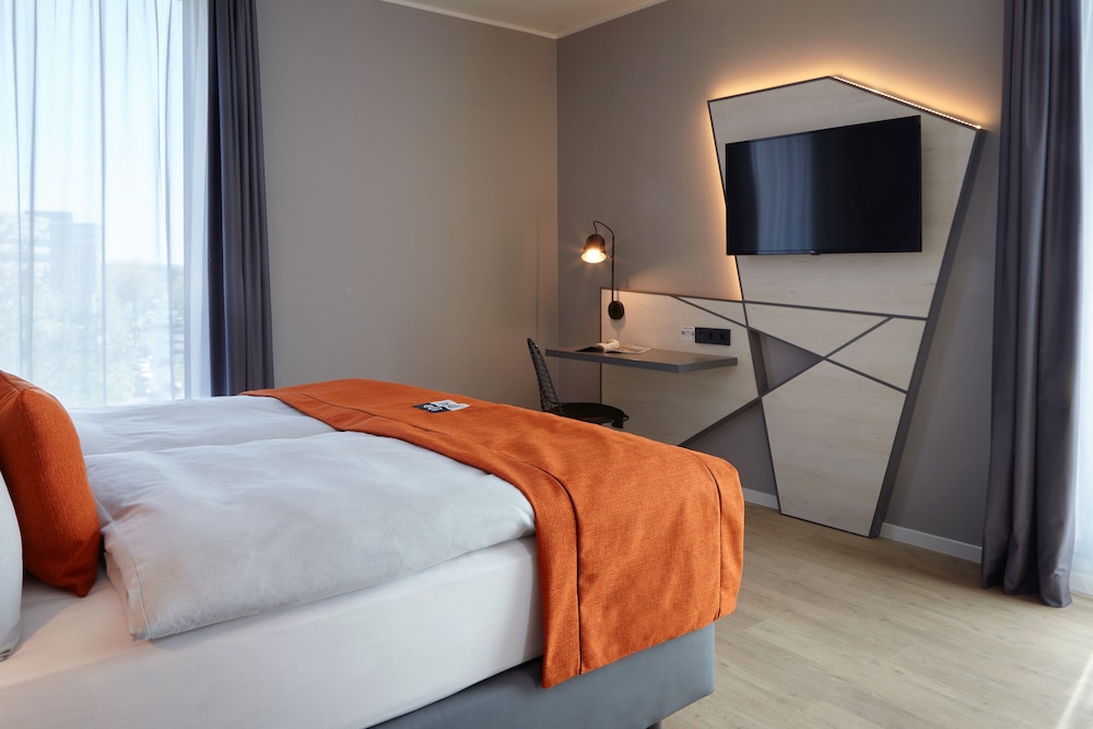 Holiday Inn - the niu, Hub Dusseldorf Messe by IHG — Hotel rooms in Düsseldorf, North Rhine-Westphalia