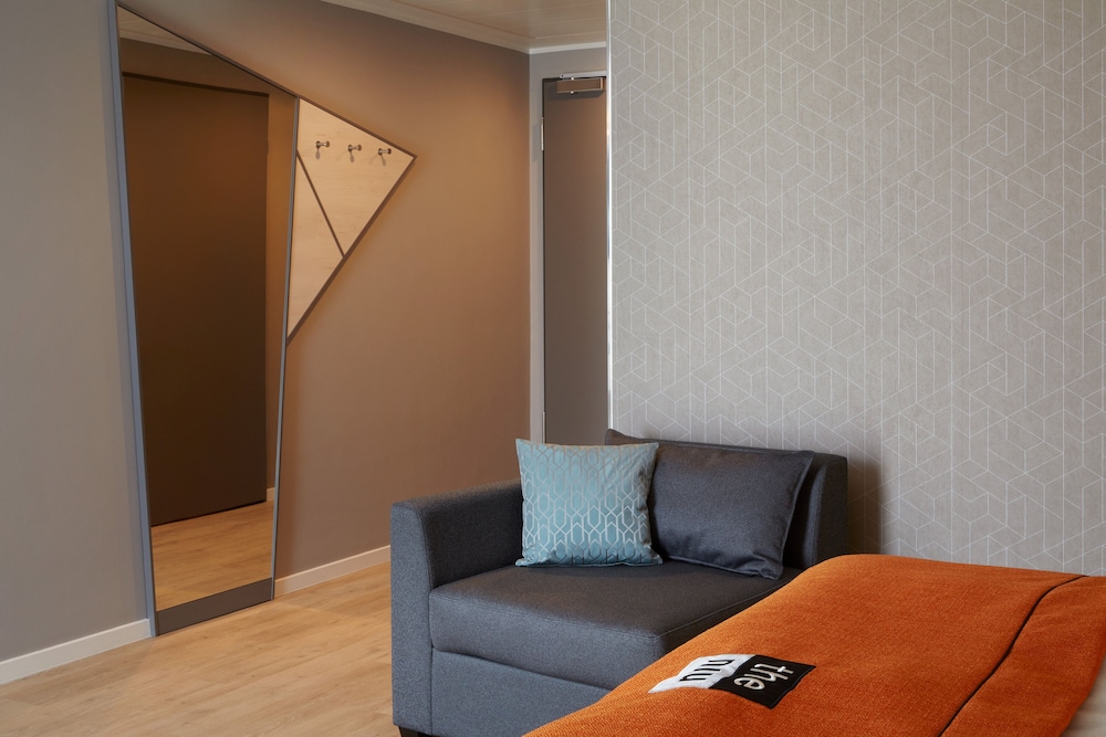 Holiday Inn - the niu, Hub Dusseldorf Messe by IHG — Hotel rooms in Düsseldorf, North Rhine-Westphalia