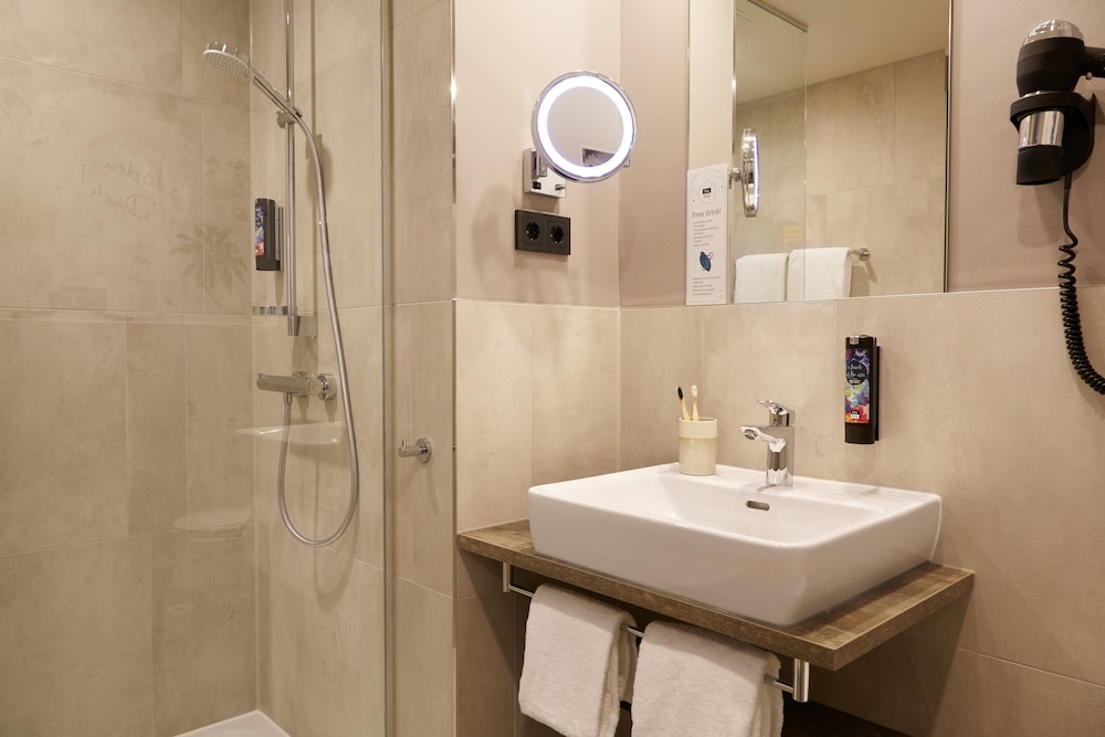Holiday Inn - the niu, Hub Dusseldorf Messe by IHG — Hotel rooms in Düsseldorf, North Rhine-Westphalia