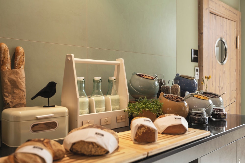 Holiday Inn – the niu, Mill Cologne Mülheim by IHG — Restaurant & bars in Cologne, North Rhine-Westphalia
