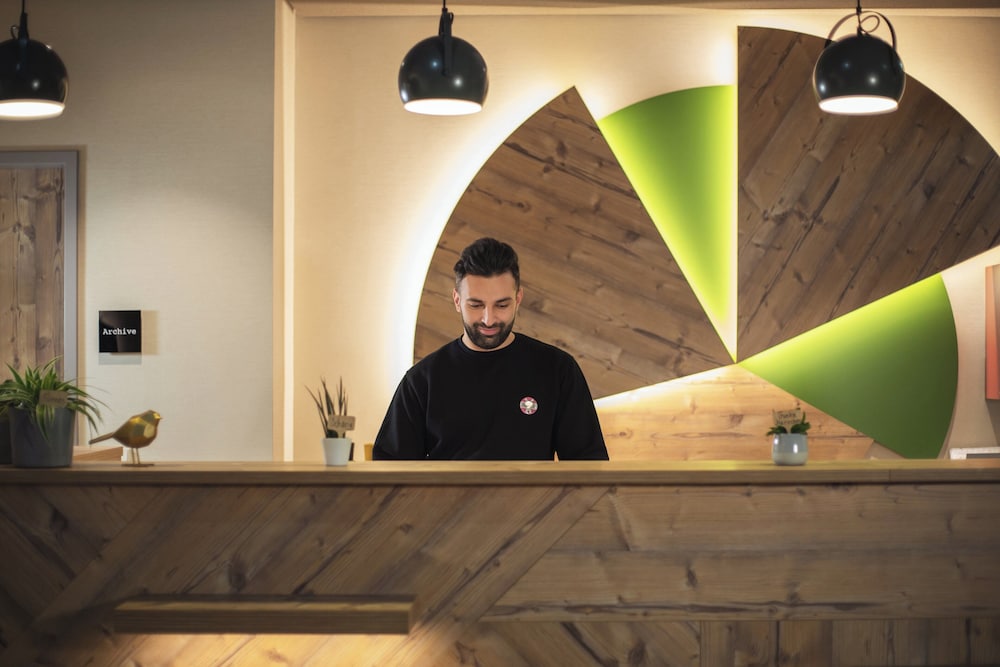Holiday Inn – the niu, Mill Cologne Mülheim by IHG — Hotel building in Cologne, North Rhine-Westphalia