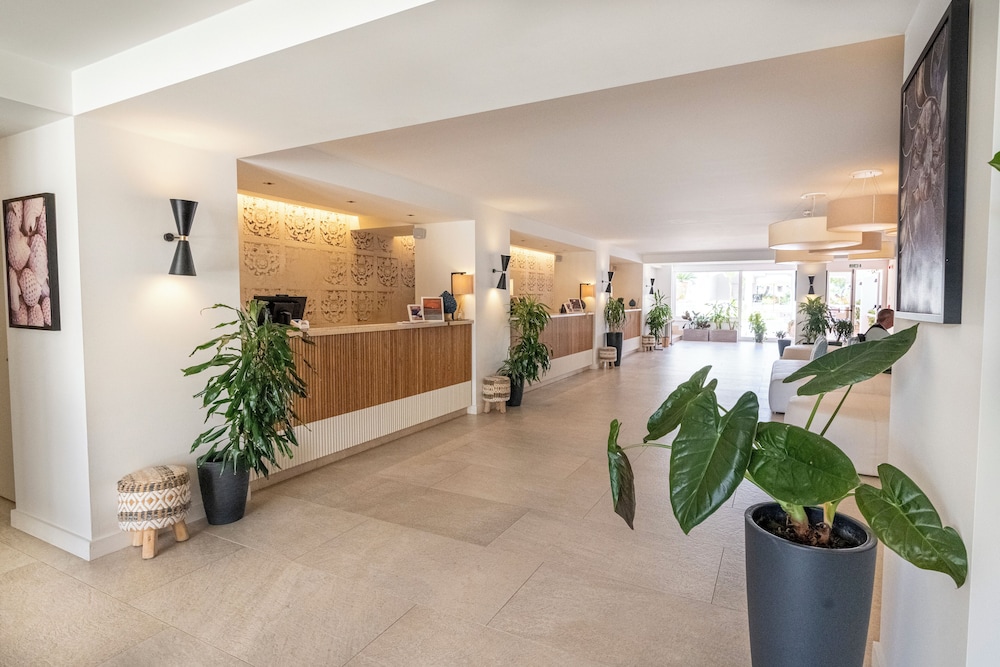 Mangia's Pollina Resort — Hotel building in Pollina, Sicily