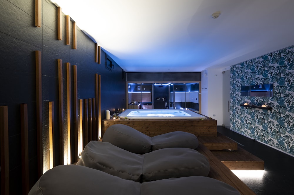 Alkamuri Posh Hotel & Spa — Hotel rooms in Alcamo, Sicily