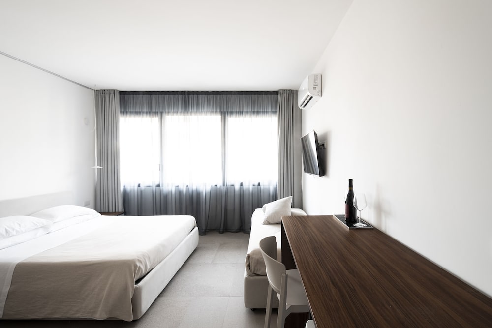 Alkamuri Posh Hotel & Spa — Hotel rooms in Alcamo, Sicily