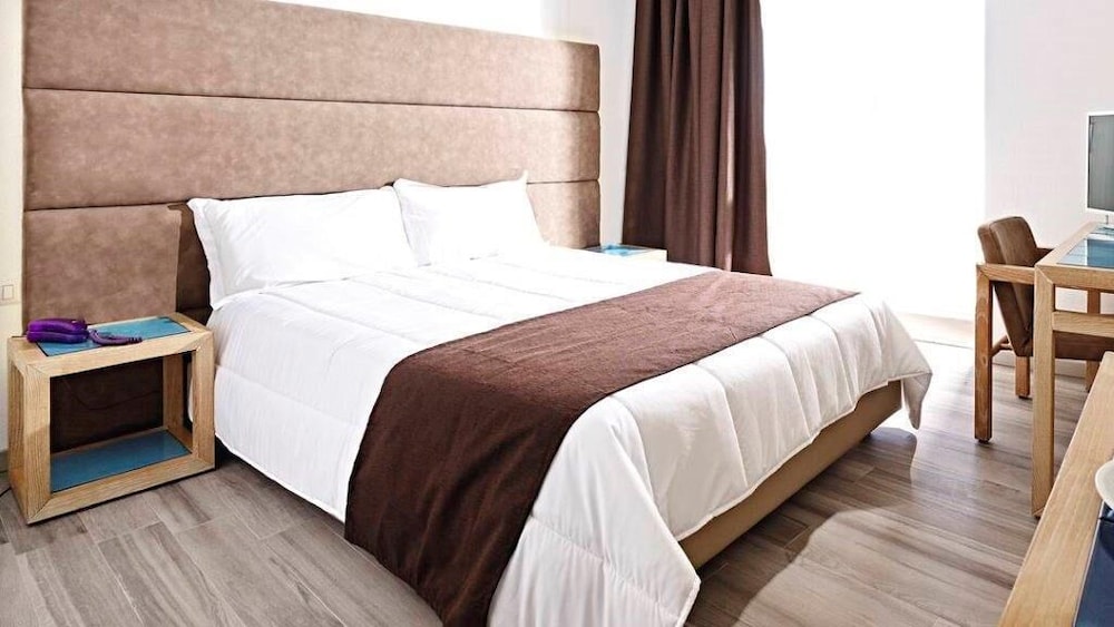 Hotel Baia Di Conte — Hotel rooms in Alghero, Sardinia